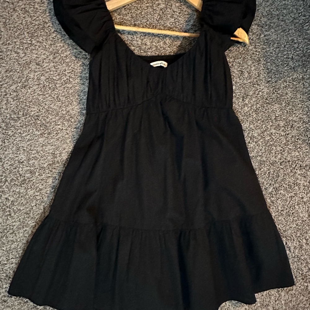 Elegant Black Dress with Puff Sleeves